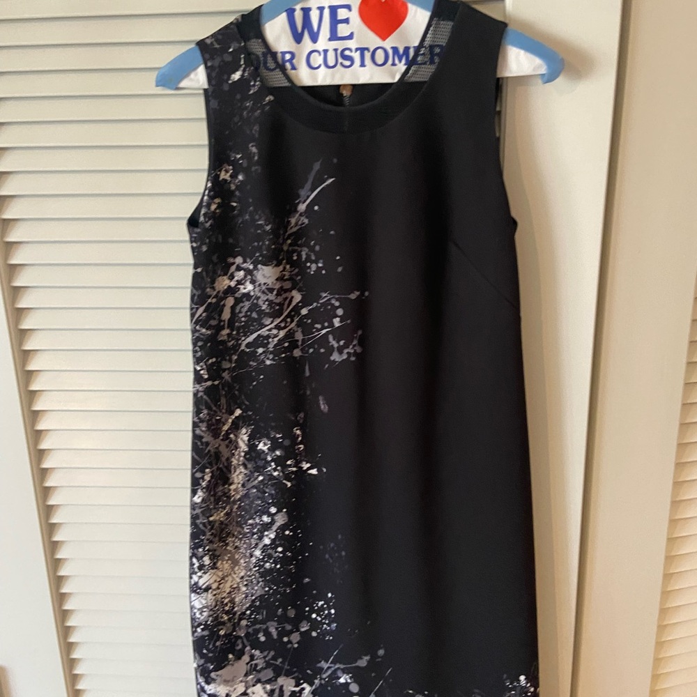 Black sleeveless dress